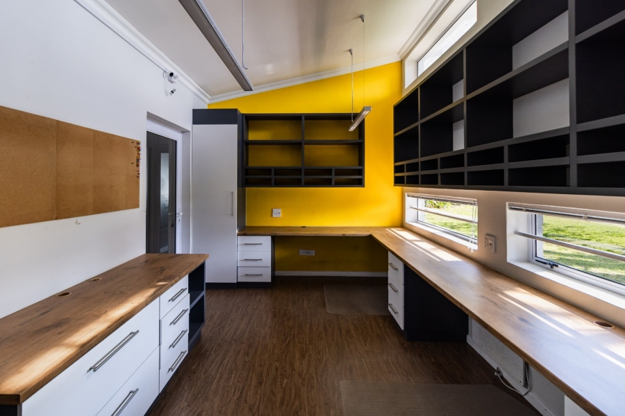 To Let commercial Property for Rent in Charlo Eastern Cape